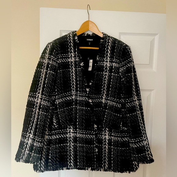 EXPRESS BLAZER: black and white Chanel classic look! Works with so many outfits - Picture 1 of 6